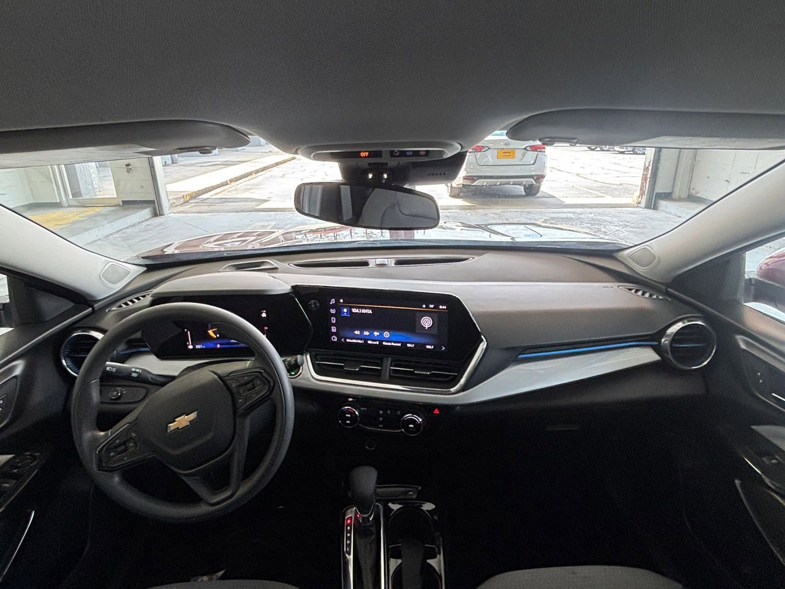 Used 2025 Chevrolet Trax LT FWD image 38