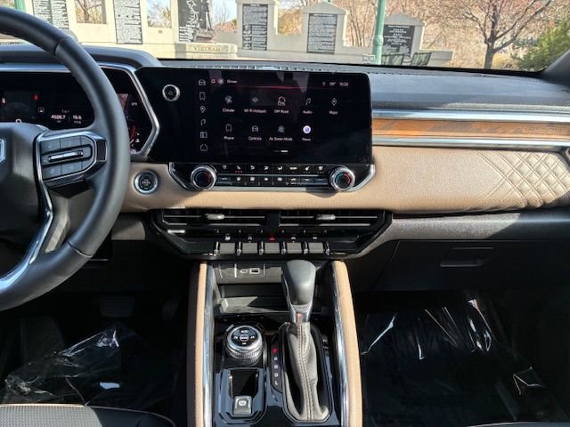 Used 2025 GMC Canyon Denali image 14