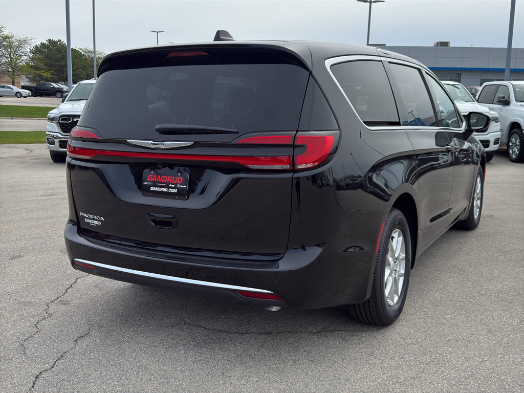 New 2026 Chrysler Pacifica Select FWD image 5