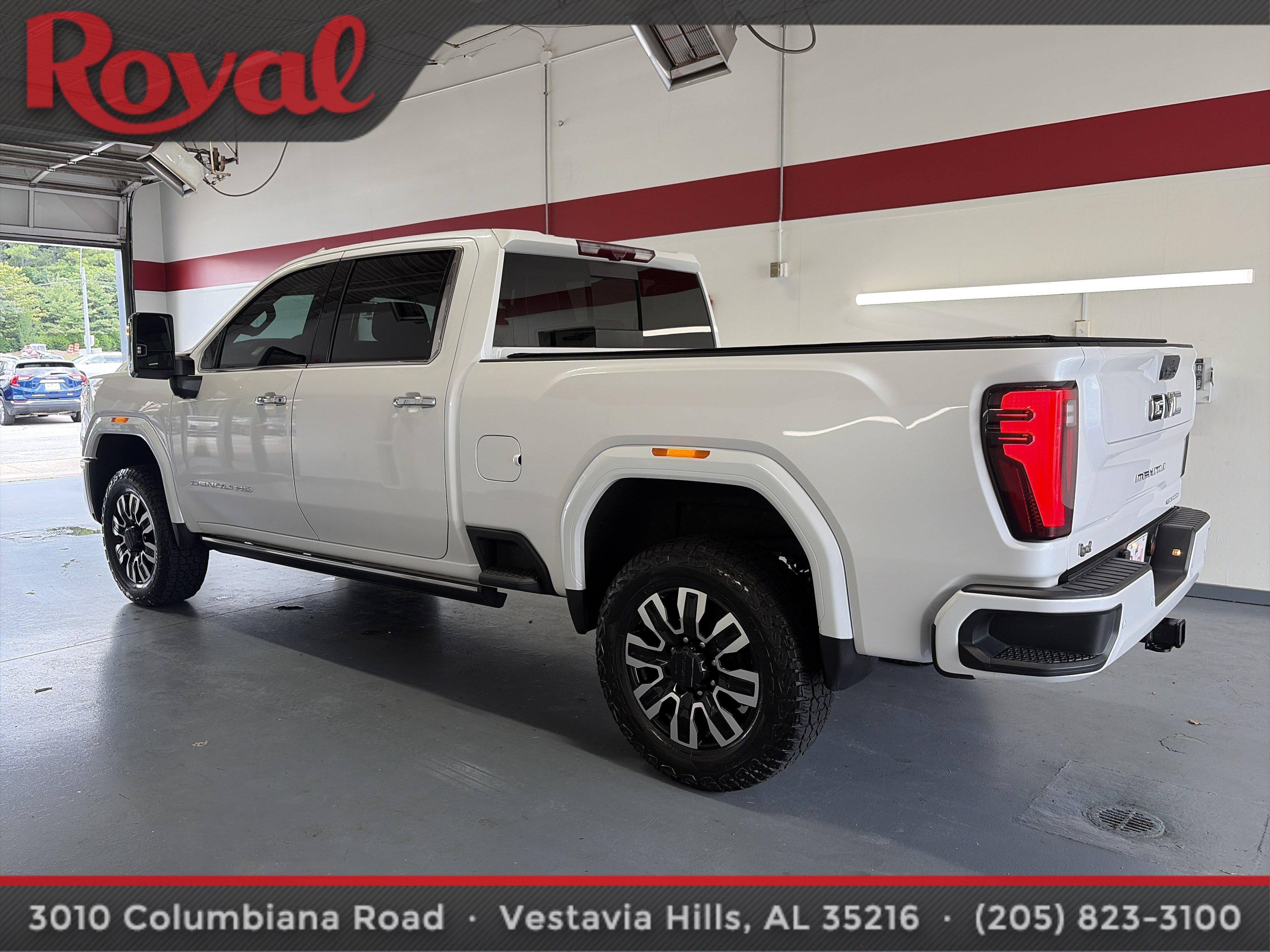 Used 2024 GMC Sierra 2500 Denali Ultimate w/ Max Trailering Package AWD/4WD image 2