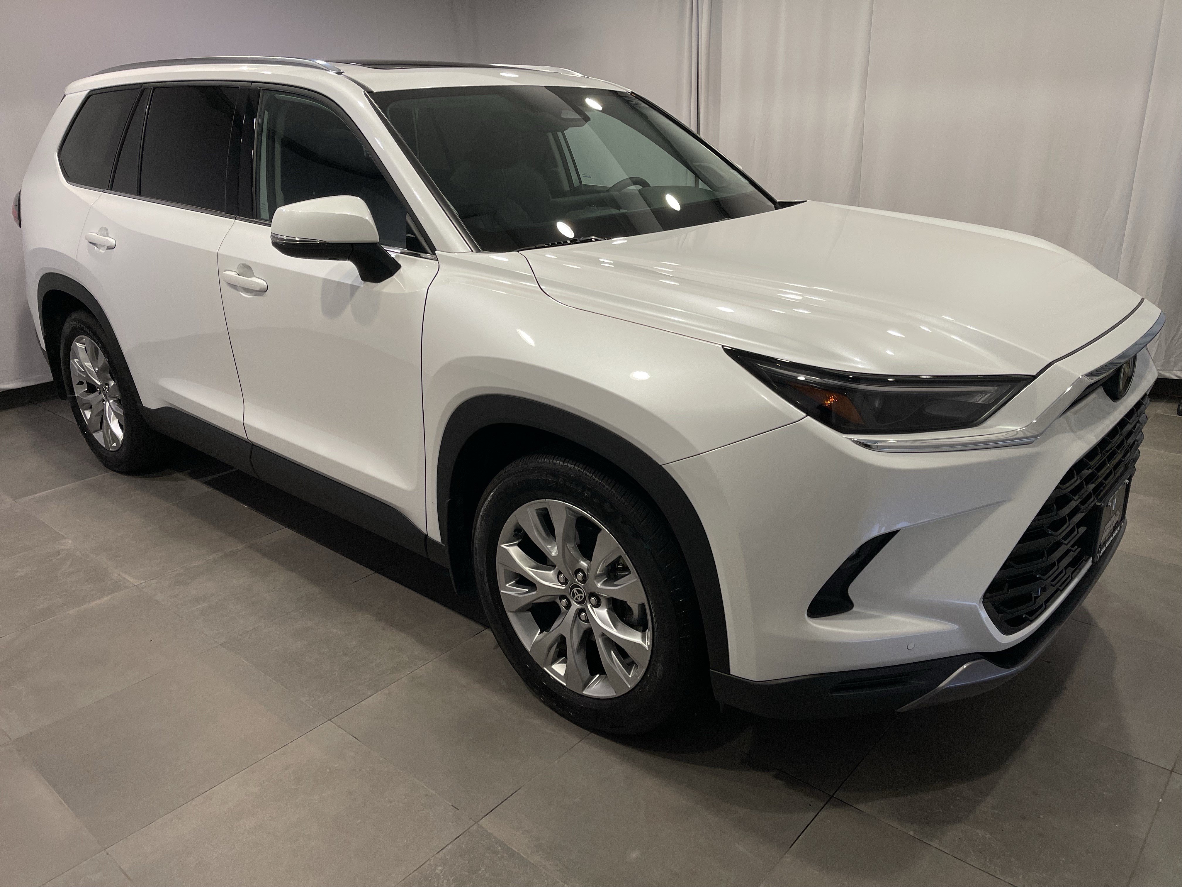 Used 2026 Toyota Grand Highlander AWD Hybrid image 3