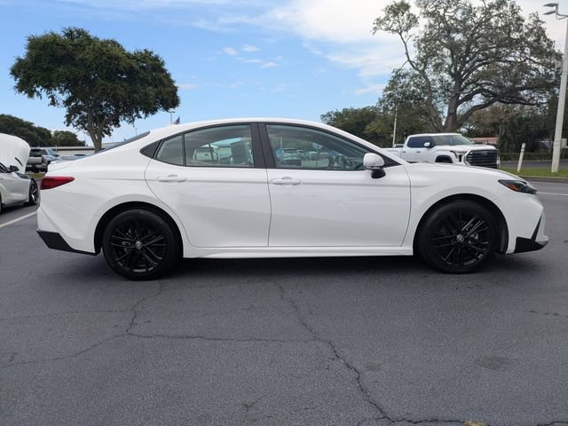 Used 2025 Toyota Camry SE AWD/4WD image 3
