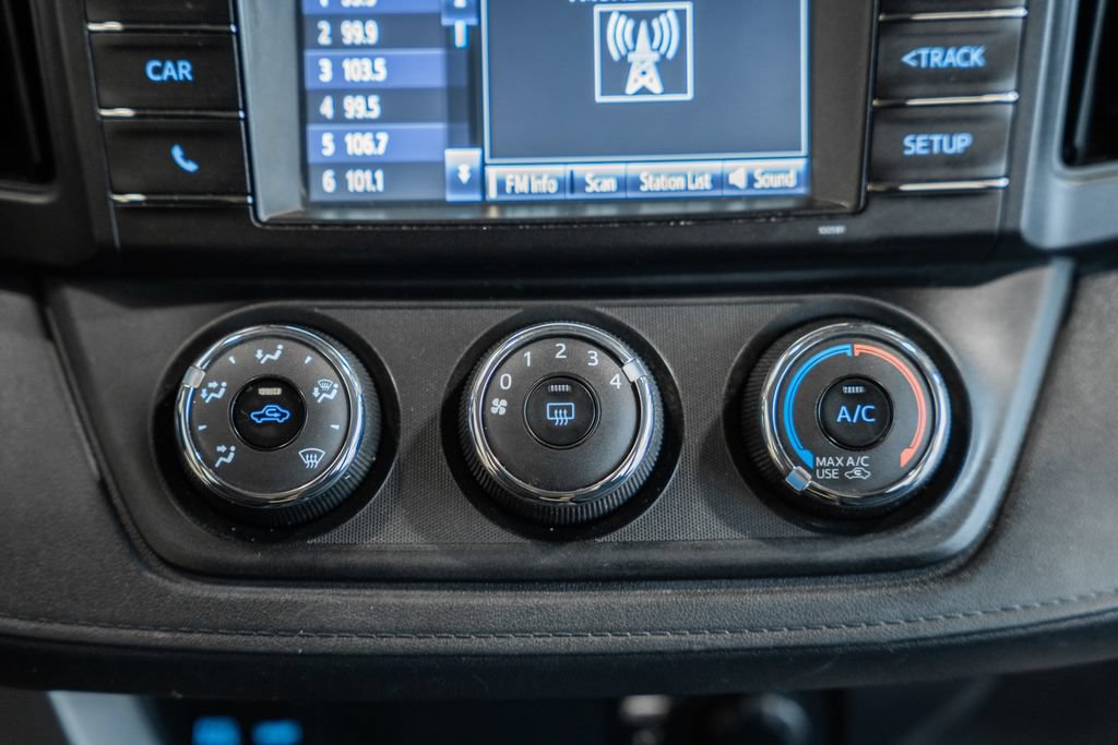 Used 2016 Toyota RAV4 LE AWD/4WD image 17
