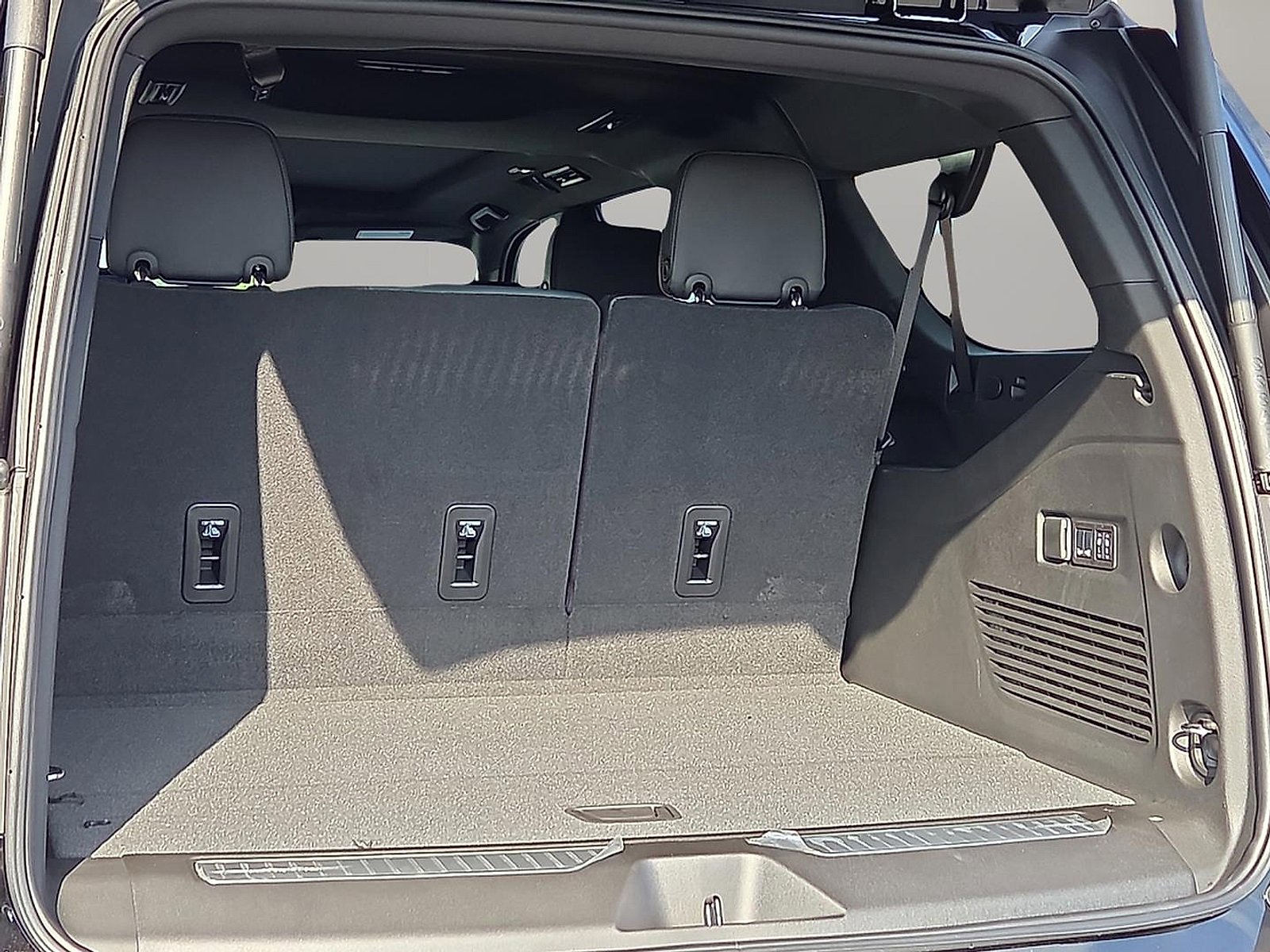 New 2026 GMC Yukon XL AT4 w/ AT4 Premium Plus Package image 9