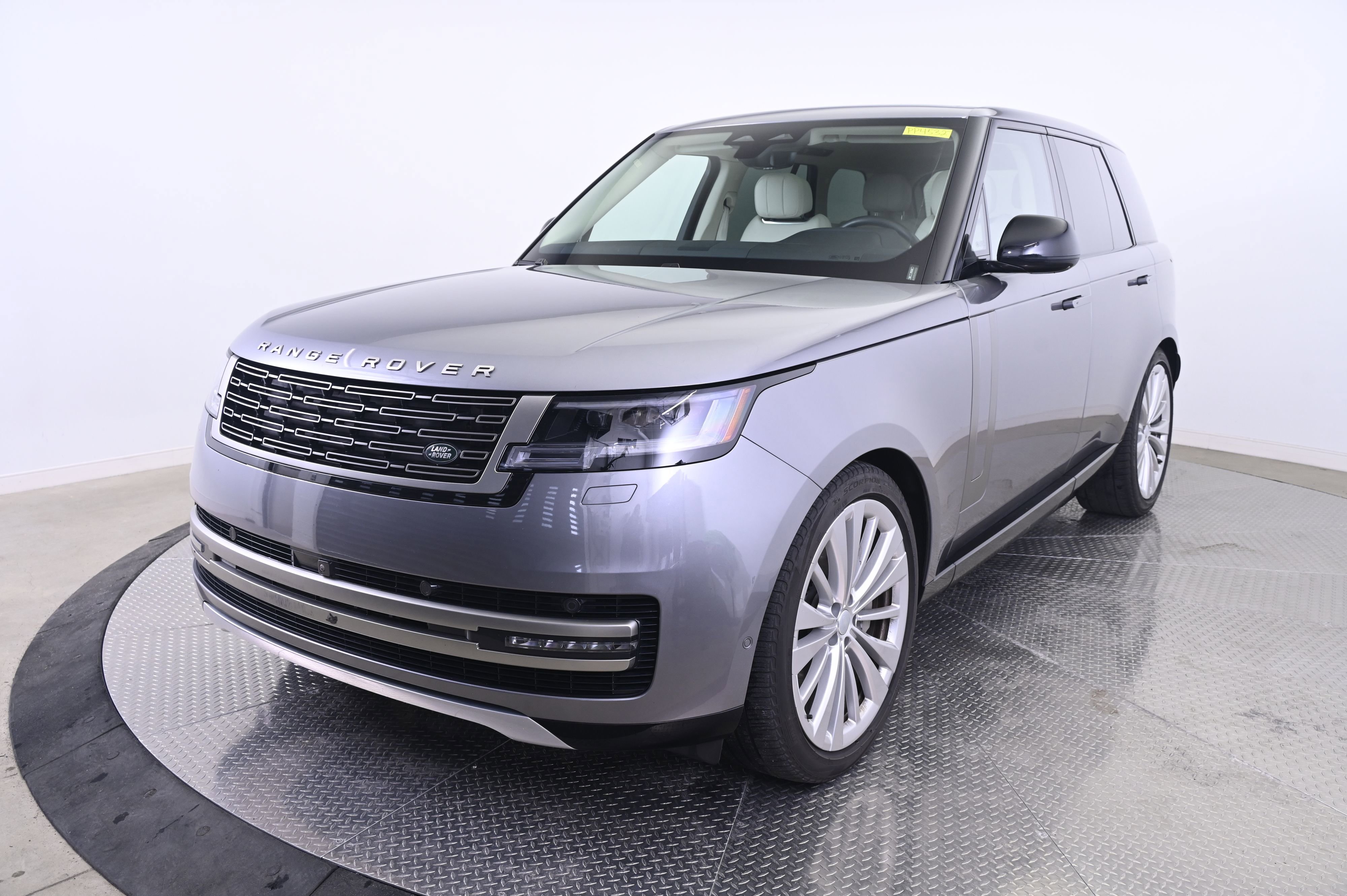 Used 2024 Land Rover Range Rover SE AWD/4WD image 1