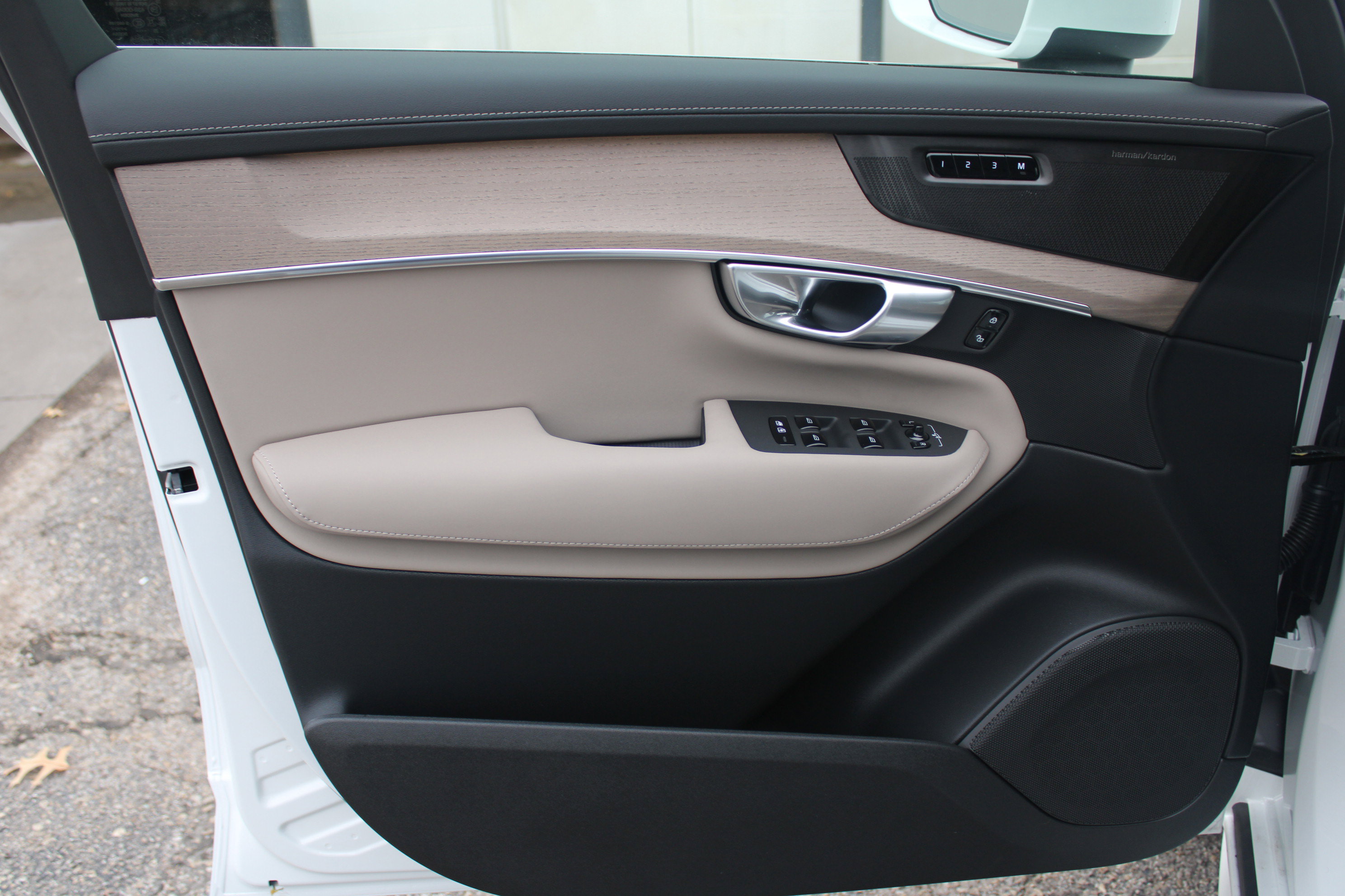 New 2026 Volvo XC90 B6 Plus w/ Protection Package AWD/4WD image 10