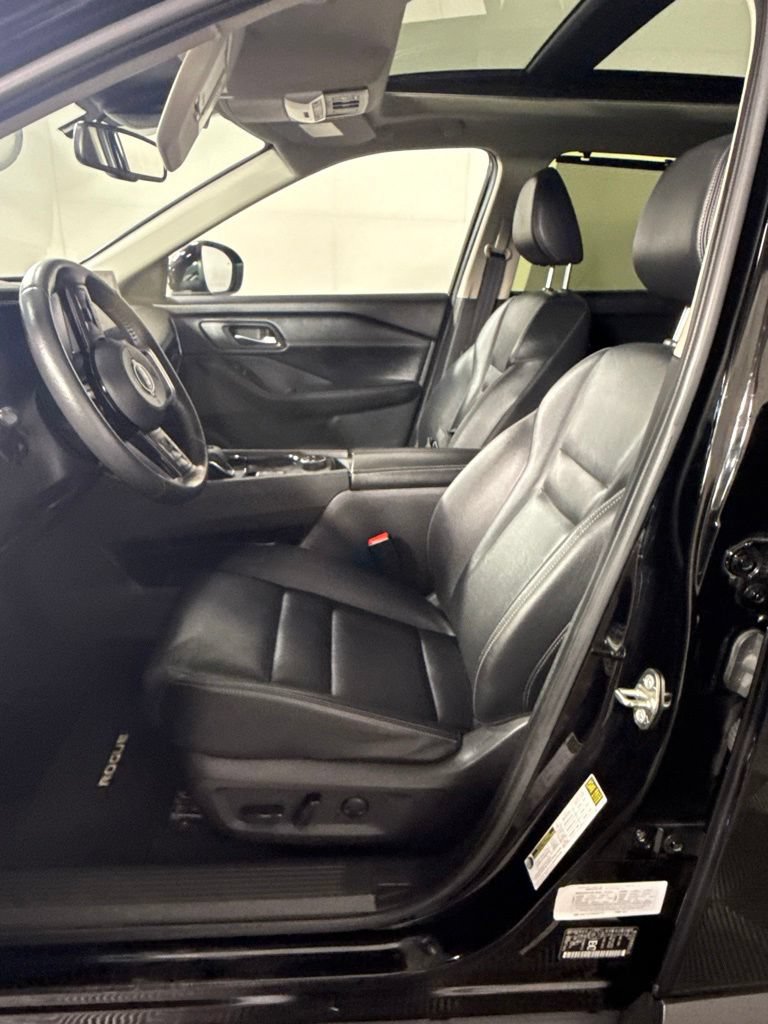 Used 2024 Nissan Rogue SL AWD/4WD image 16
