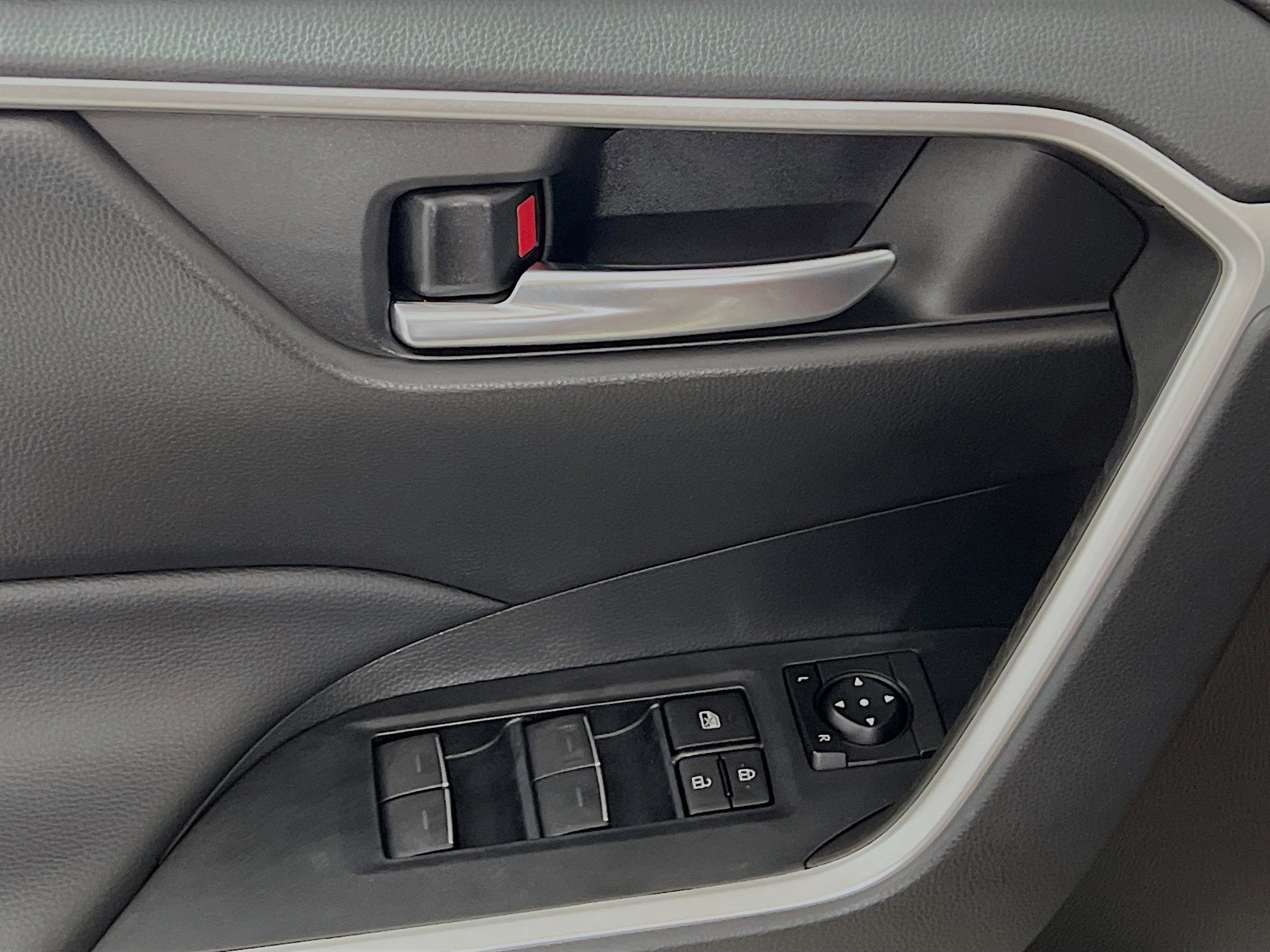 Used 2023 Toyota RAV4 XLE Premium image 17