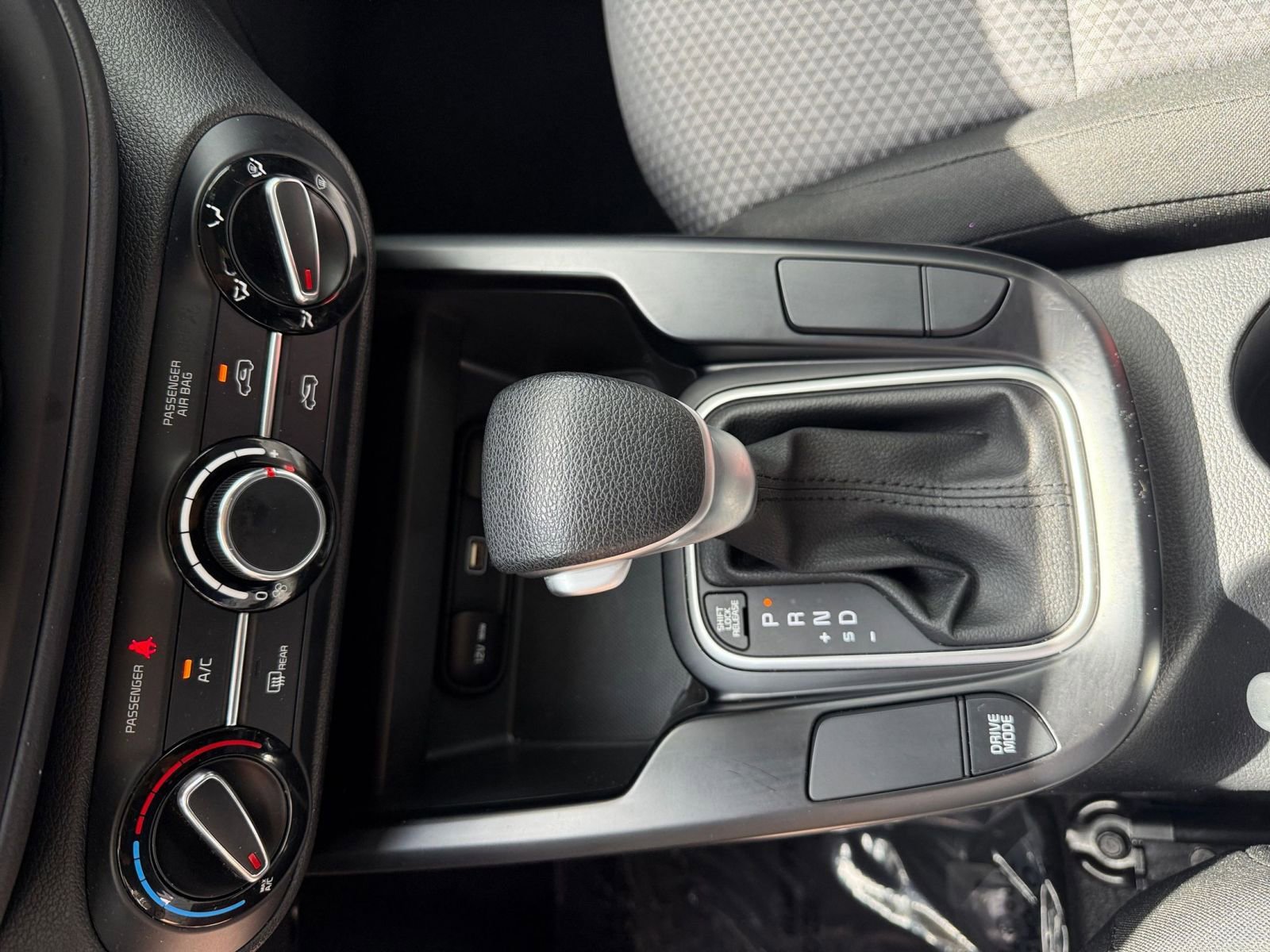 Used 2025 Kia Soul LX w/ LX Technology Package FWD image 38