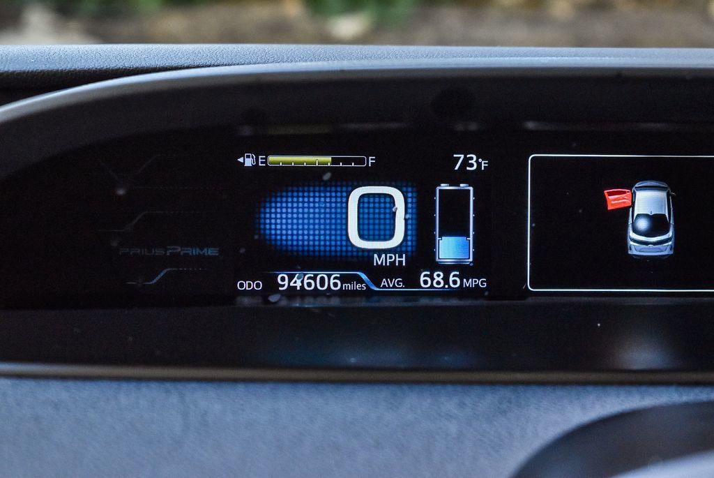 Used 2018 Toyota Prius Prime Premium w/ Carpet Mat Package image 23