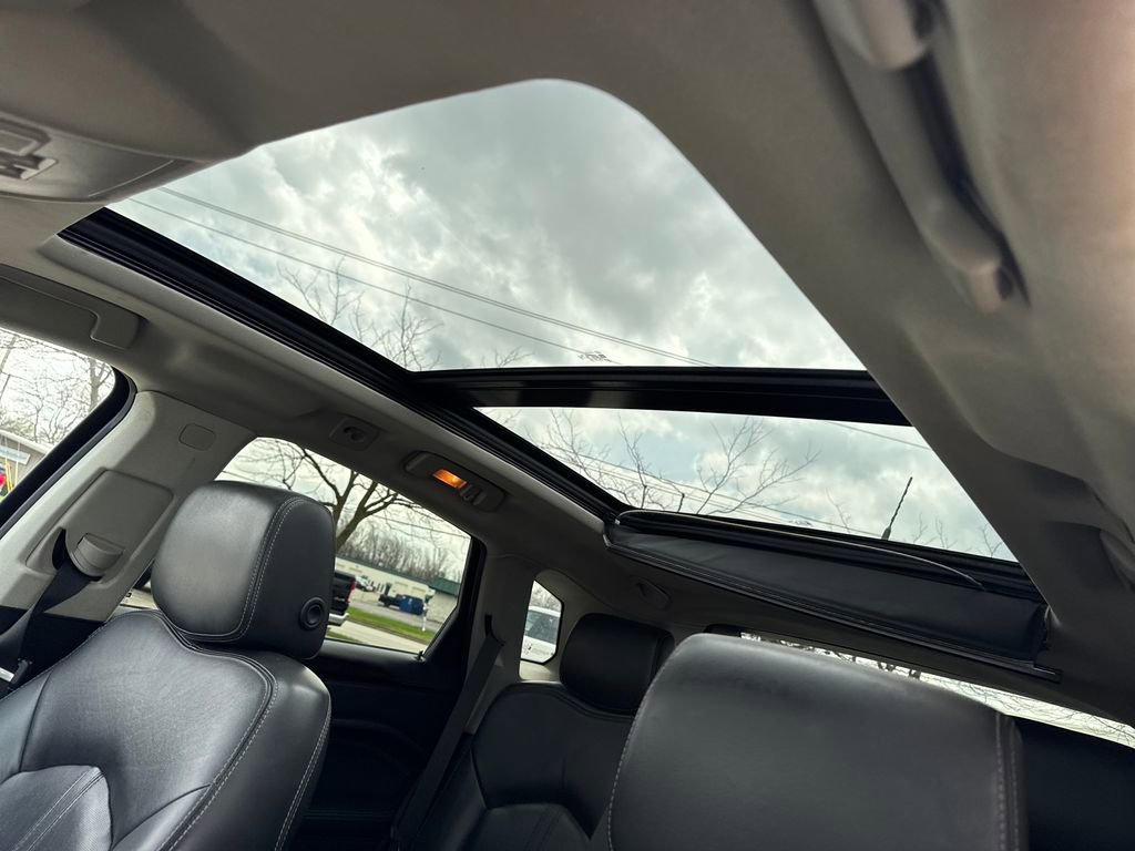 Used 2012 Cadillac SRX Luxury image 28