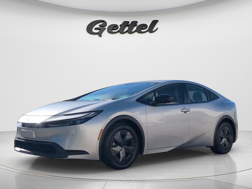 Used 2025 Toyota Prius LE FWD image 1