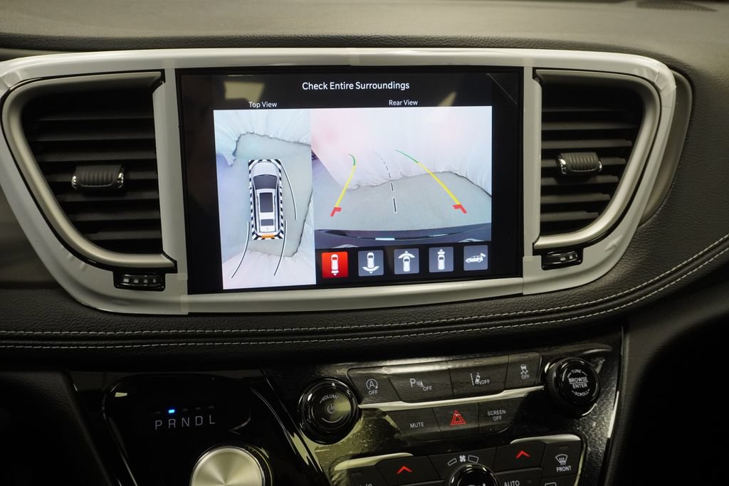 New 2027 Chrysler Pacifica Select AWD/4WD image 24