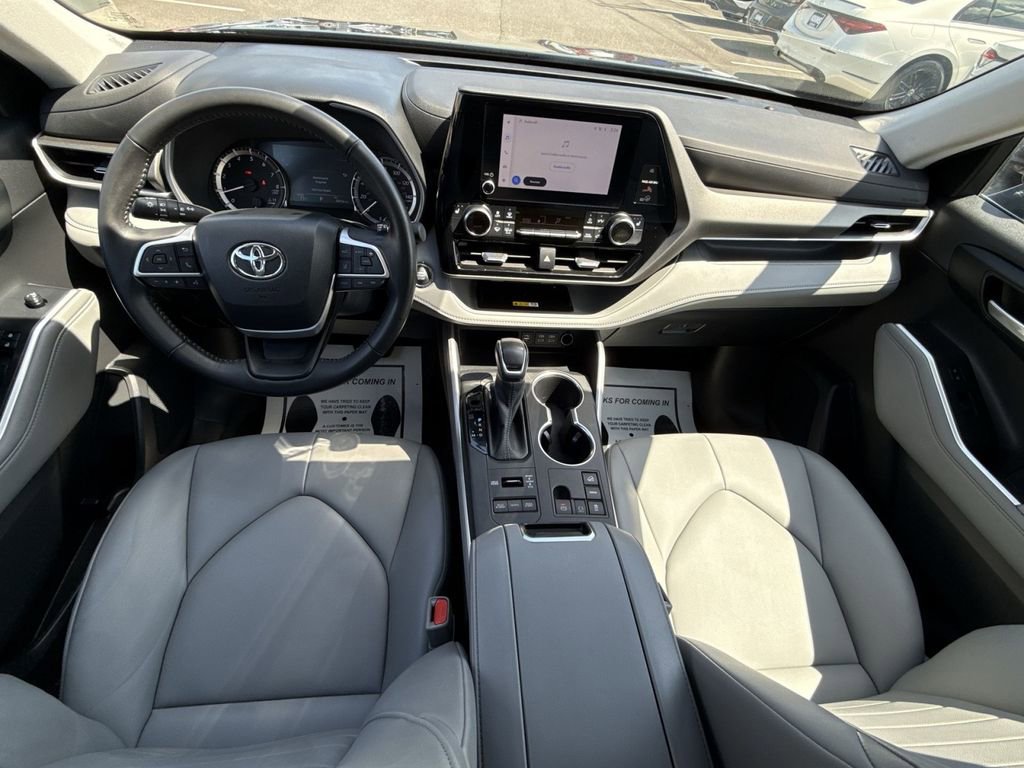 Used 2023 Toyota Highlander XLE AWD/4WD image 22