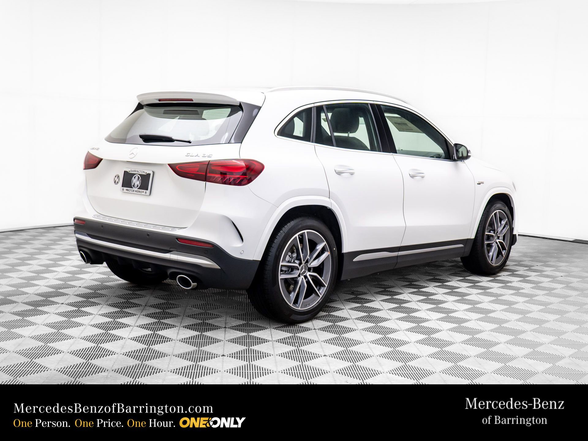 New 2026 Mercedes-Benz GLA 35 AMG 4MATIC image 6