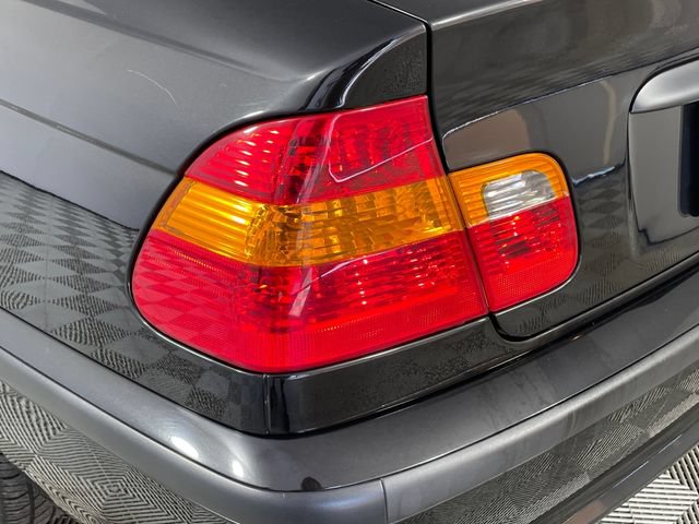 Used 2003 BMW 325i Sedan RWD image 18