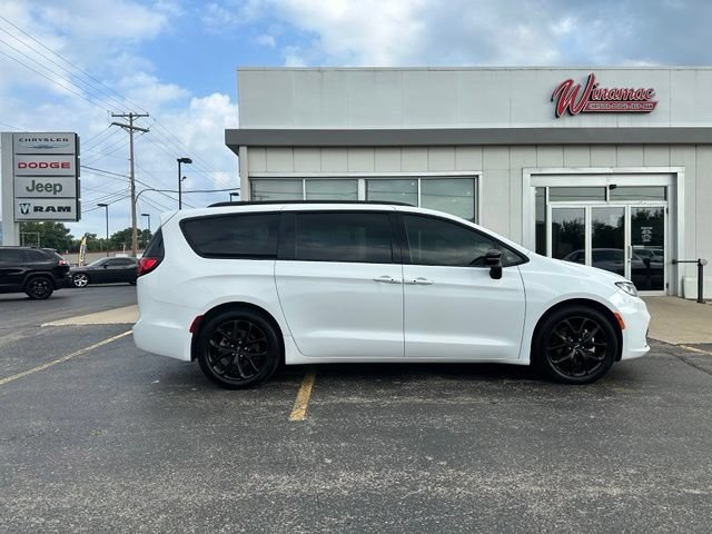 Used 2025 Chrysler Pacifica Limited FWD image 9