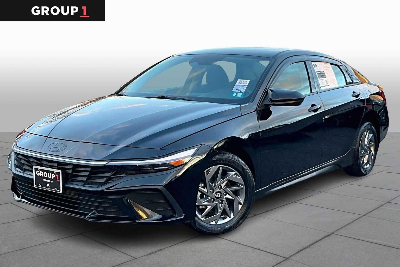 Used 2024 Hyundai Elantra SEL image 1