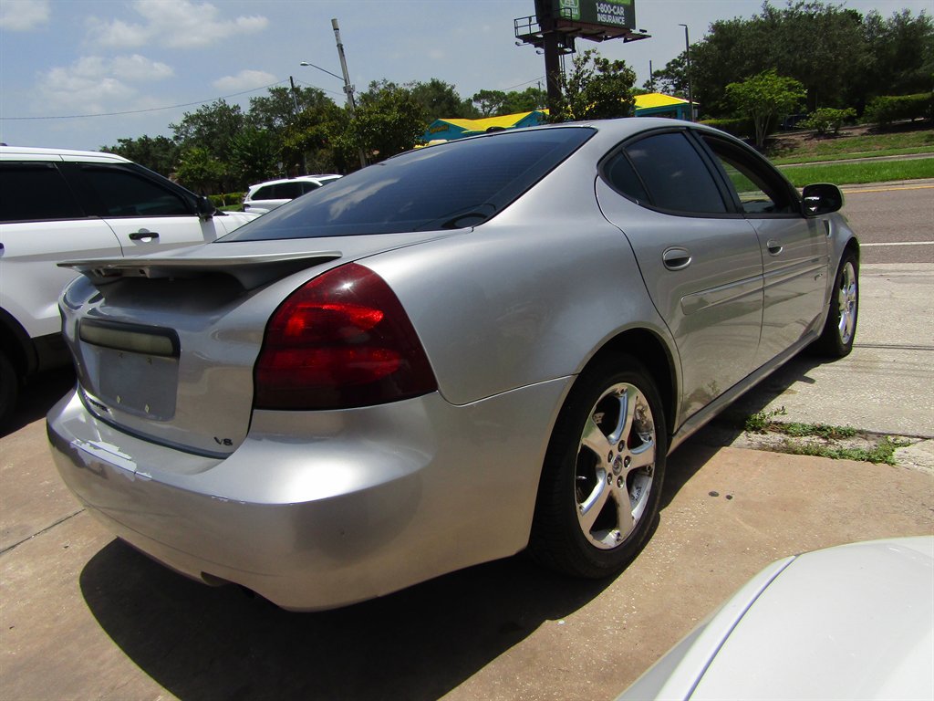 Used 2006 Pontiac Grand Prix GXP w/ Sun And Sound Package FWD image 4