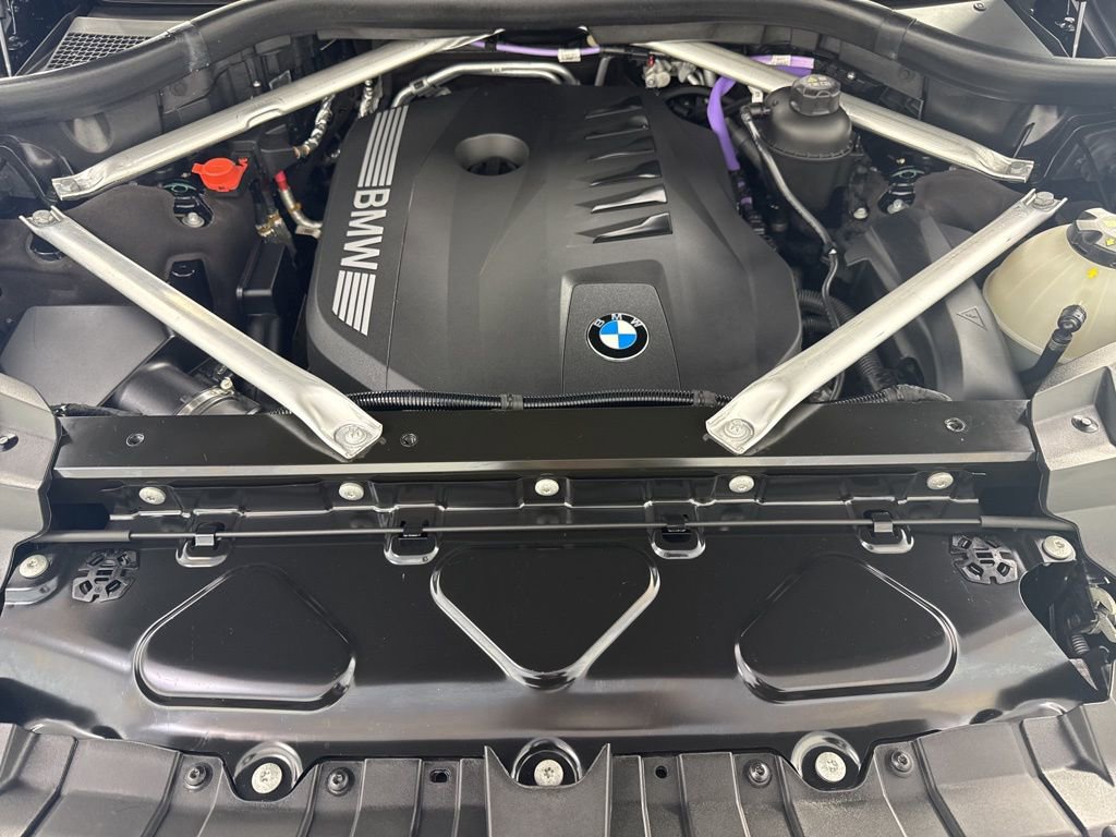Certified 2024 BMW X7 xDrive40i w/ M Sport Package image 12