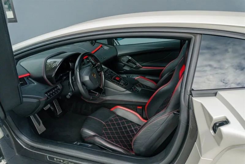 Used 2017 Lamborghini Aventador S image 14