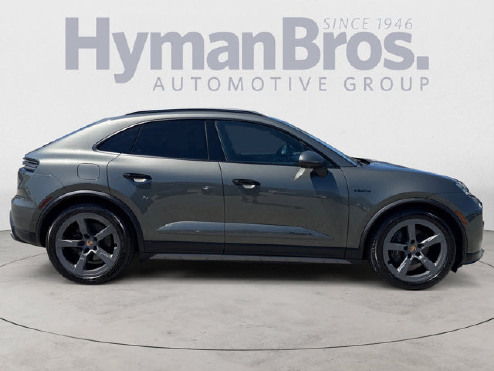 Used 2024 Porsche Macan 4 Electric w/ Premium Package AWD/4WD image 2