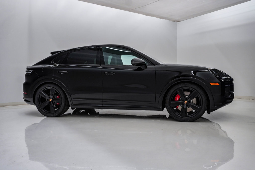 New 2026 Porsche Cayenne GTS AWD/4WD image 9