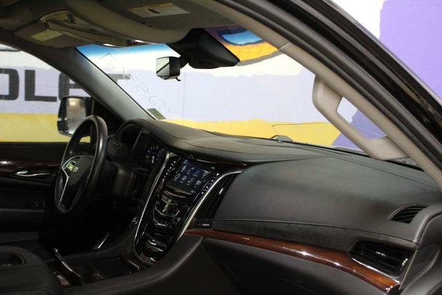 Used 2018 Cadillac Escalade Premium Luxury AWD/4WD image 12