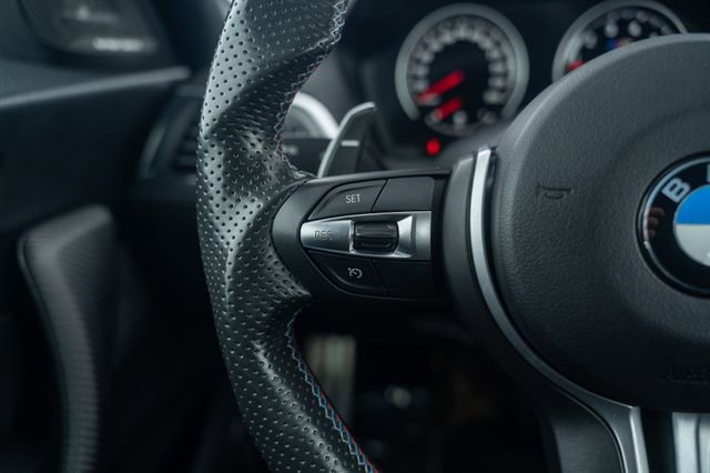 Used 2018 BMW M2 image 24
