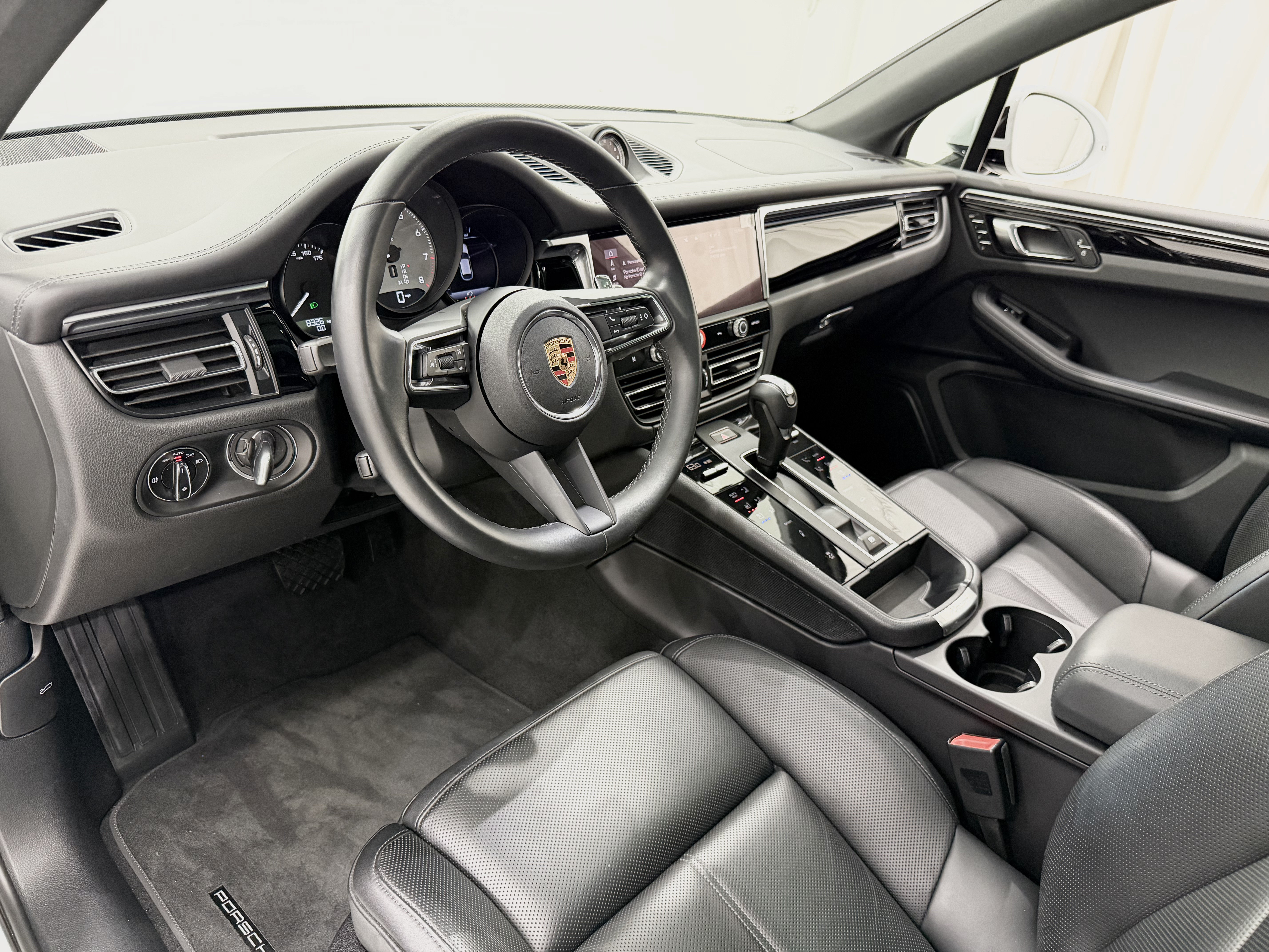 Certified 2024 Porsche Macan S AWD/4WD image 26