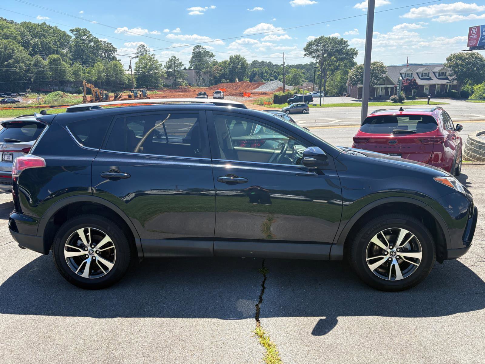 Used 2017 Toyota RAV4 XLE FWD image 5