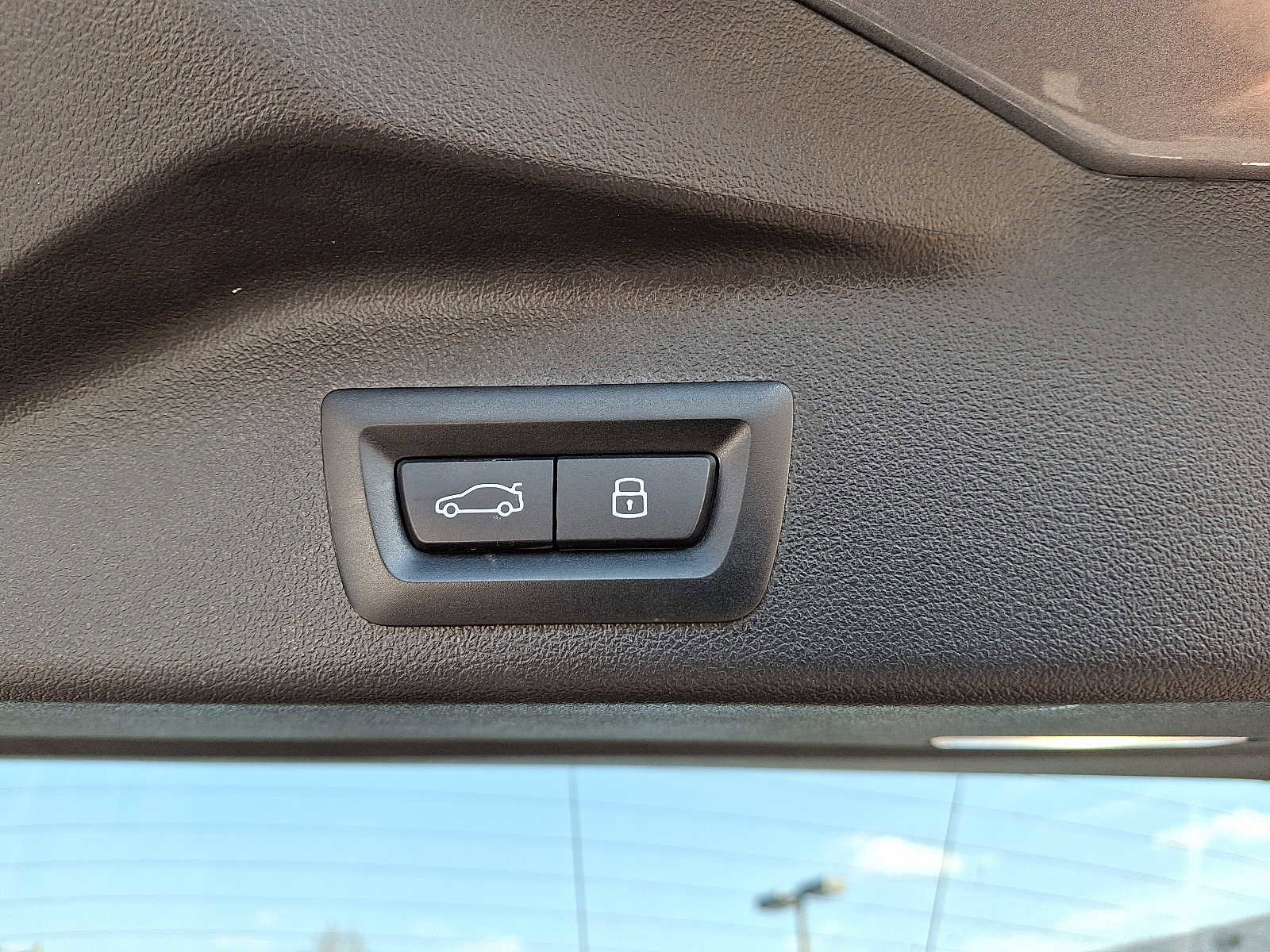 Used 2024 BMW X5 xDrive50e w/ Executive Package image 28