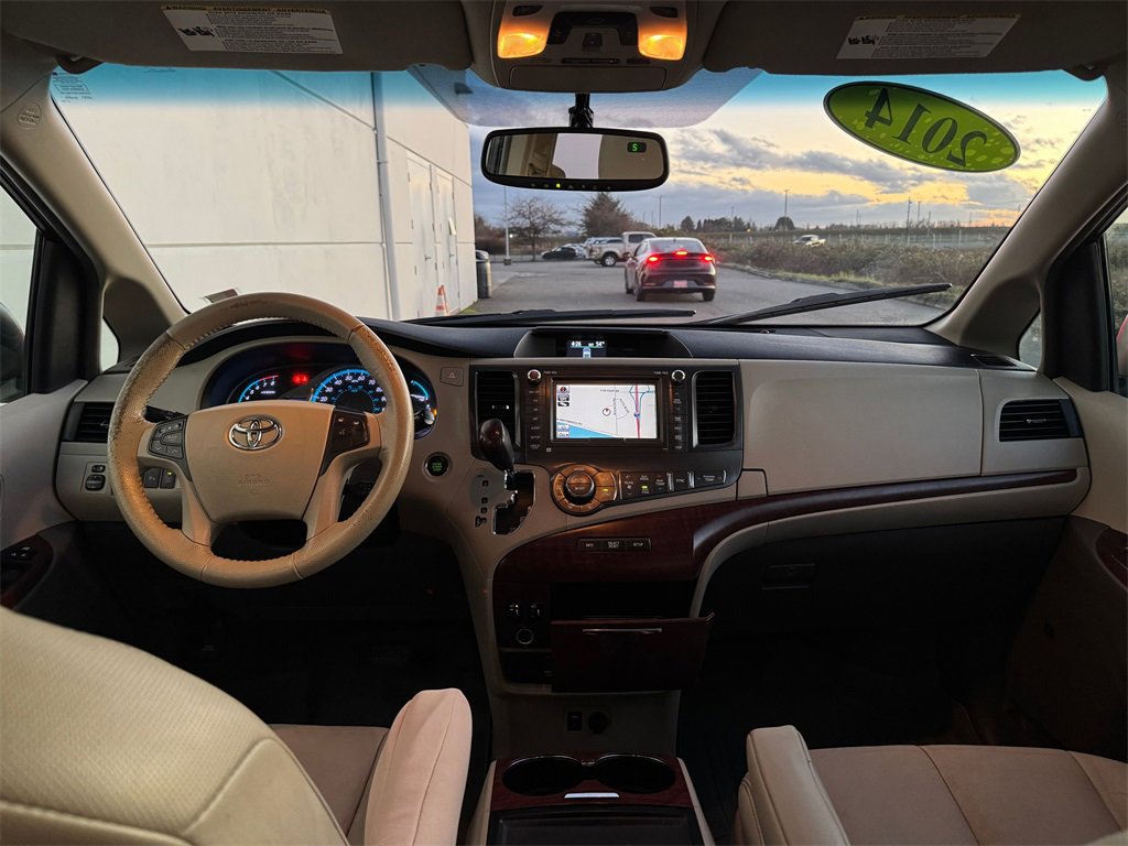 Used 2014 Toyota Sienna XLE image 12