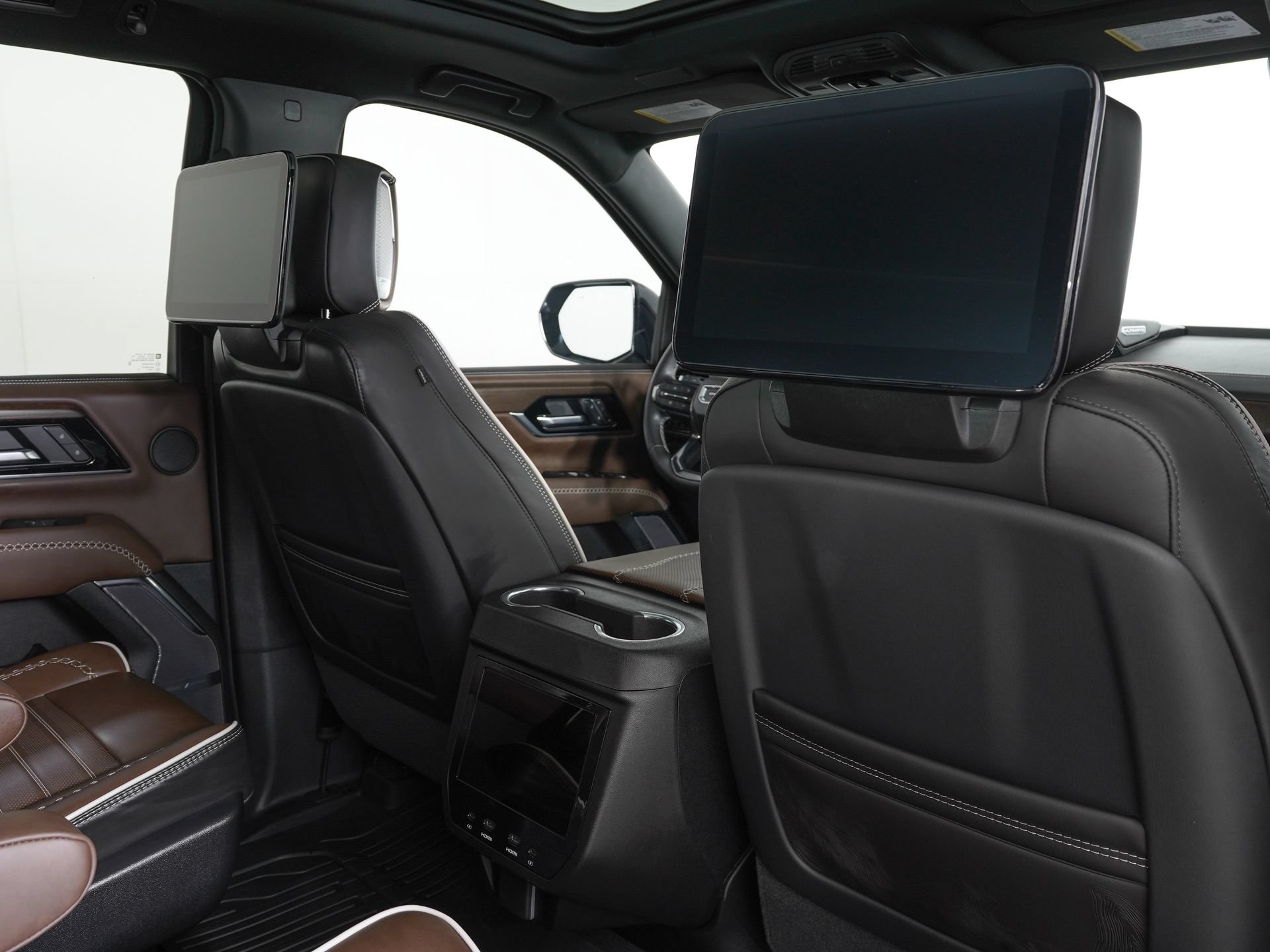 Used 2026 GMC Yukon XL Denali Ultimate w/ LPO, Floor Liner Package AWD/4WD image 11