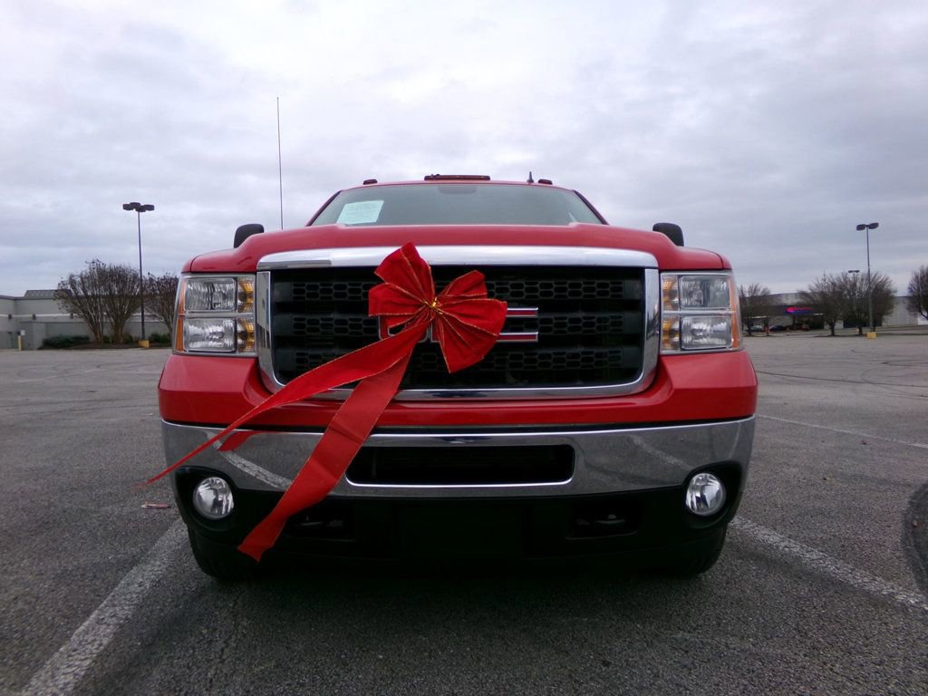 Used 2011 GMC Sierra 3500 SLT w/ SLT Convenience Package image 3