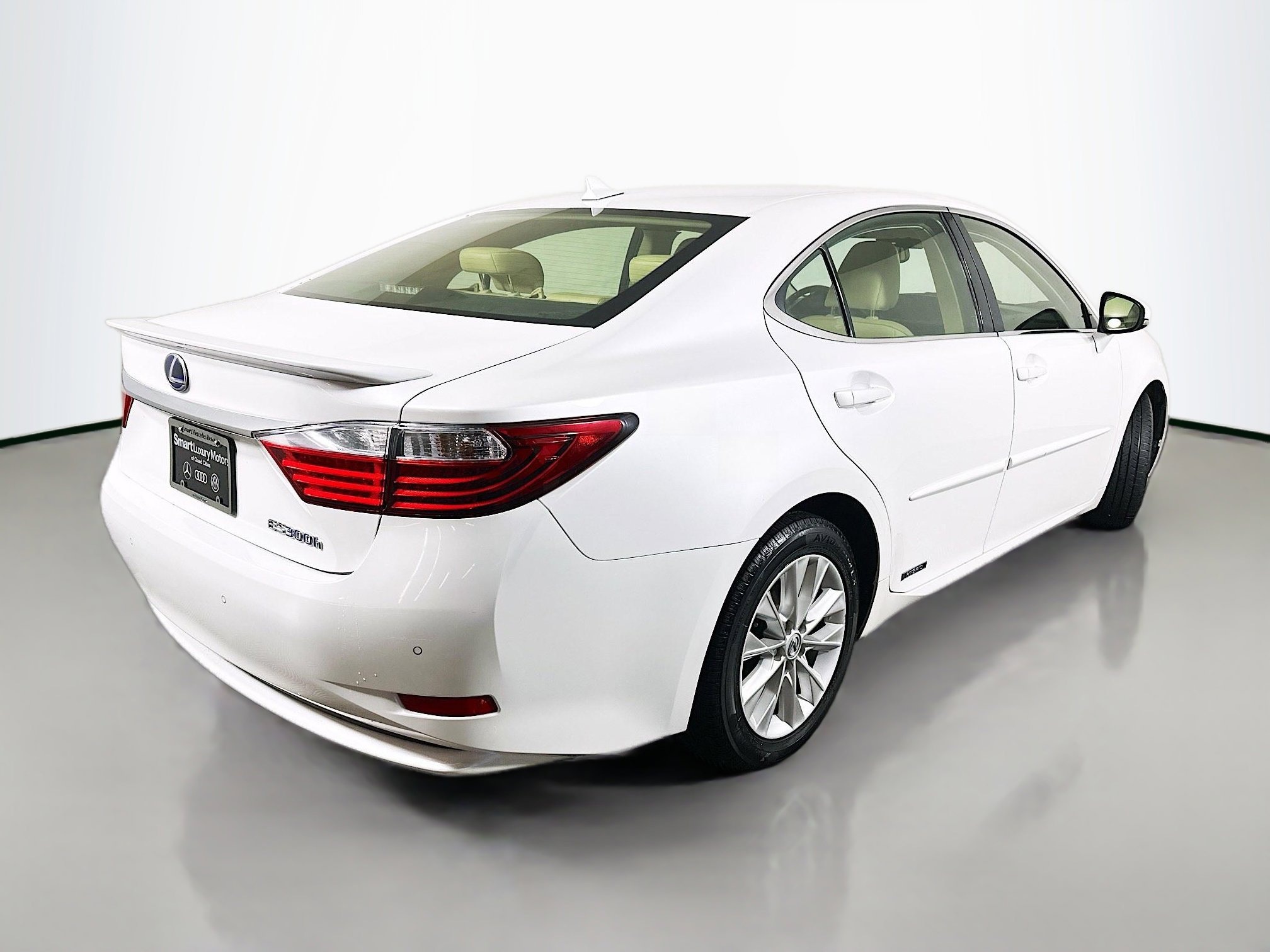 Used 2014 Lexus ES 300h image 7