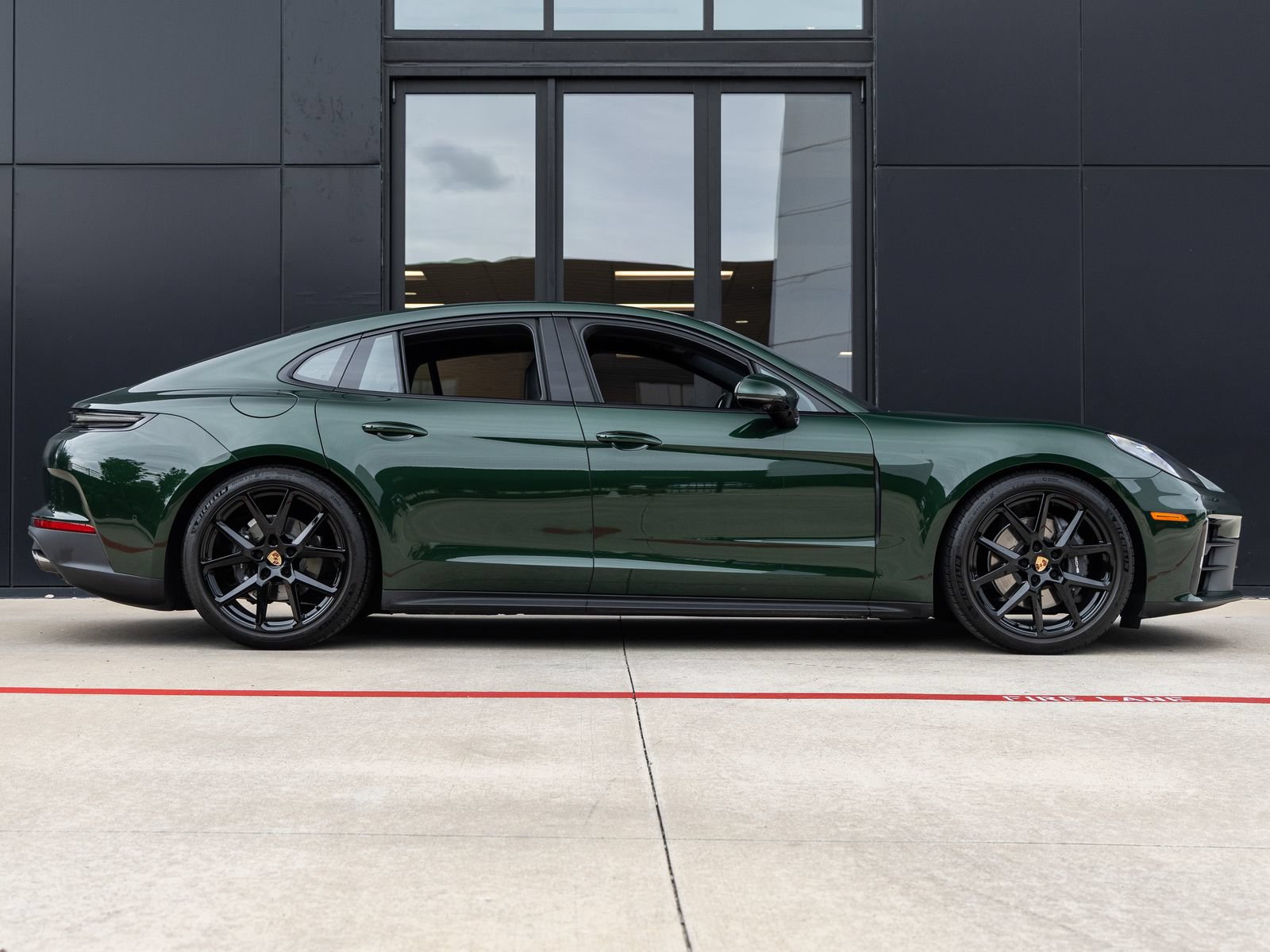 Certified 2025 Porsche Panamera image 12