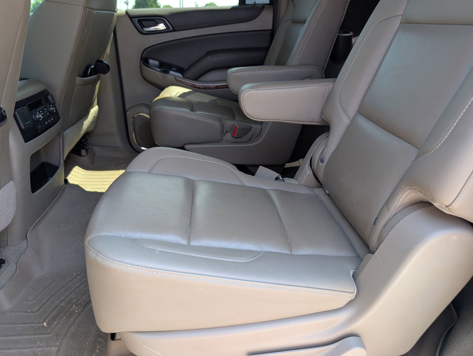 Used 2019 Chevrolet Suburban Premier AWD/4WD image 9