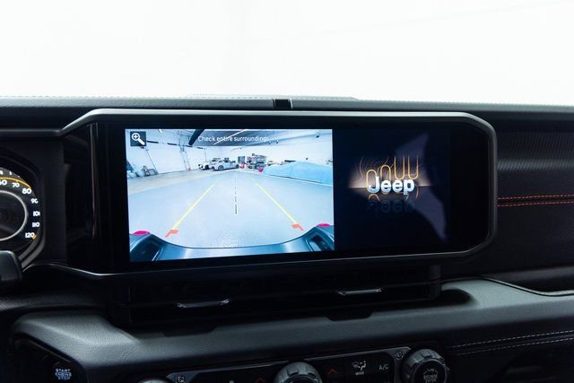 Used 2024 Jeep Gladiator Rubicon w/ Convenience Group image 16