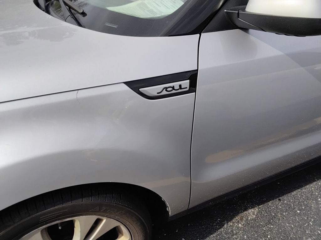 Used 2015 Kia Soul + image 12