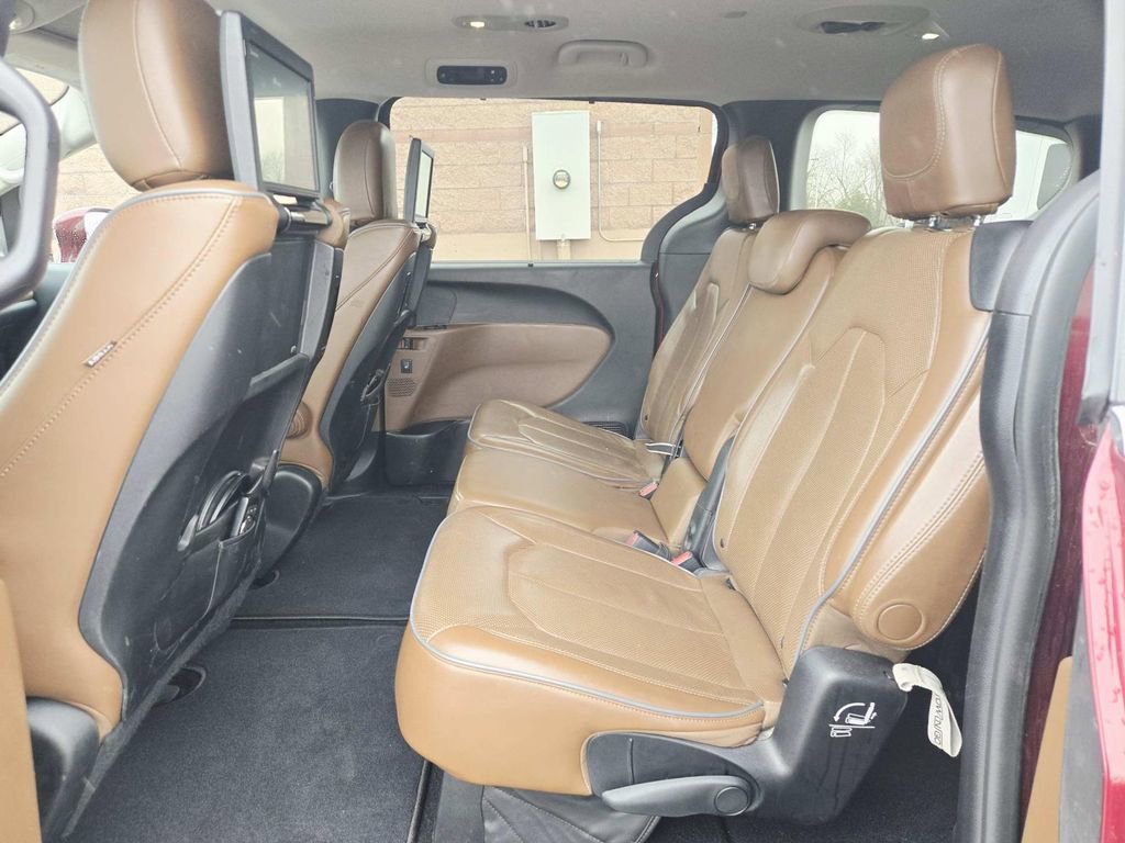 Used 2018 Chrysler Pacifica Limited image 12