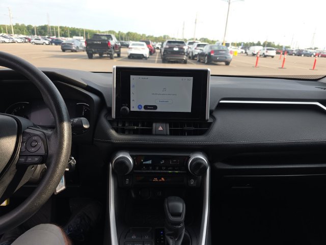Used 2025 Toyota RAV4 LE AWD/4WD image 10