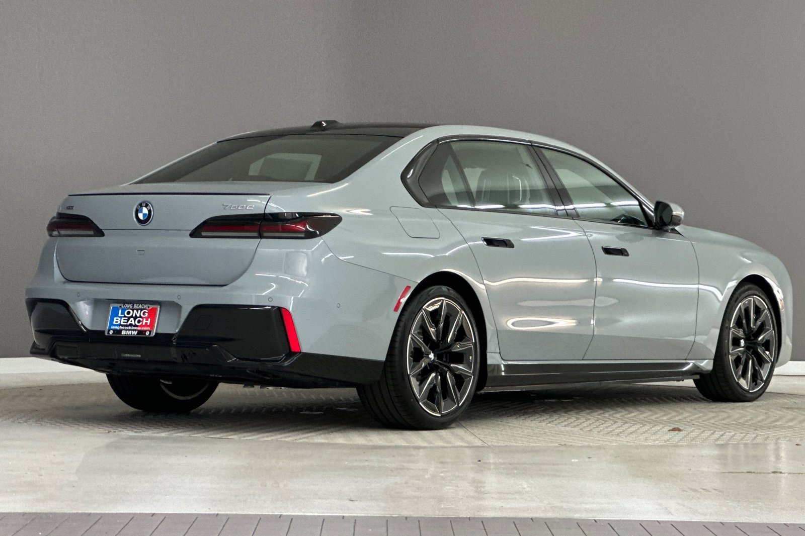 New 2026 BMW 750e xDrive w/ Premium Package AWD/4WD image 8