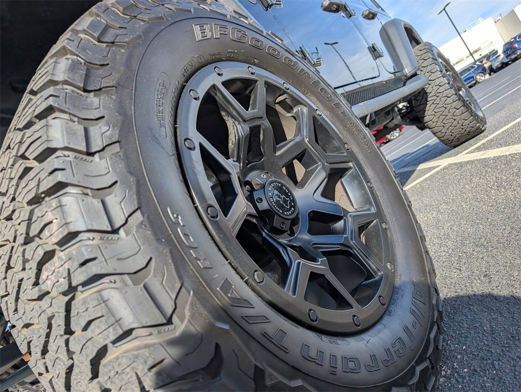 Used 2025 Jeep Wrangler Sport S image 9