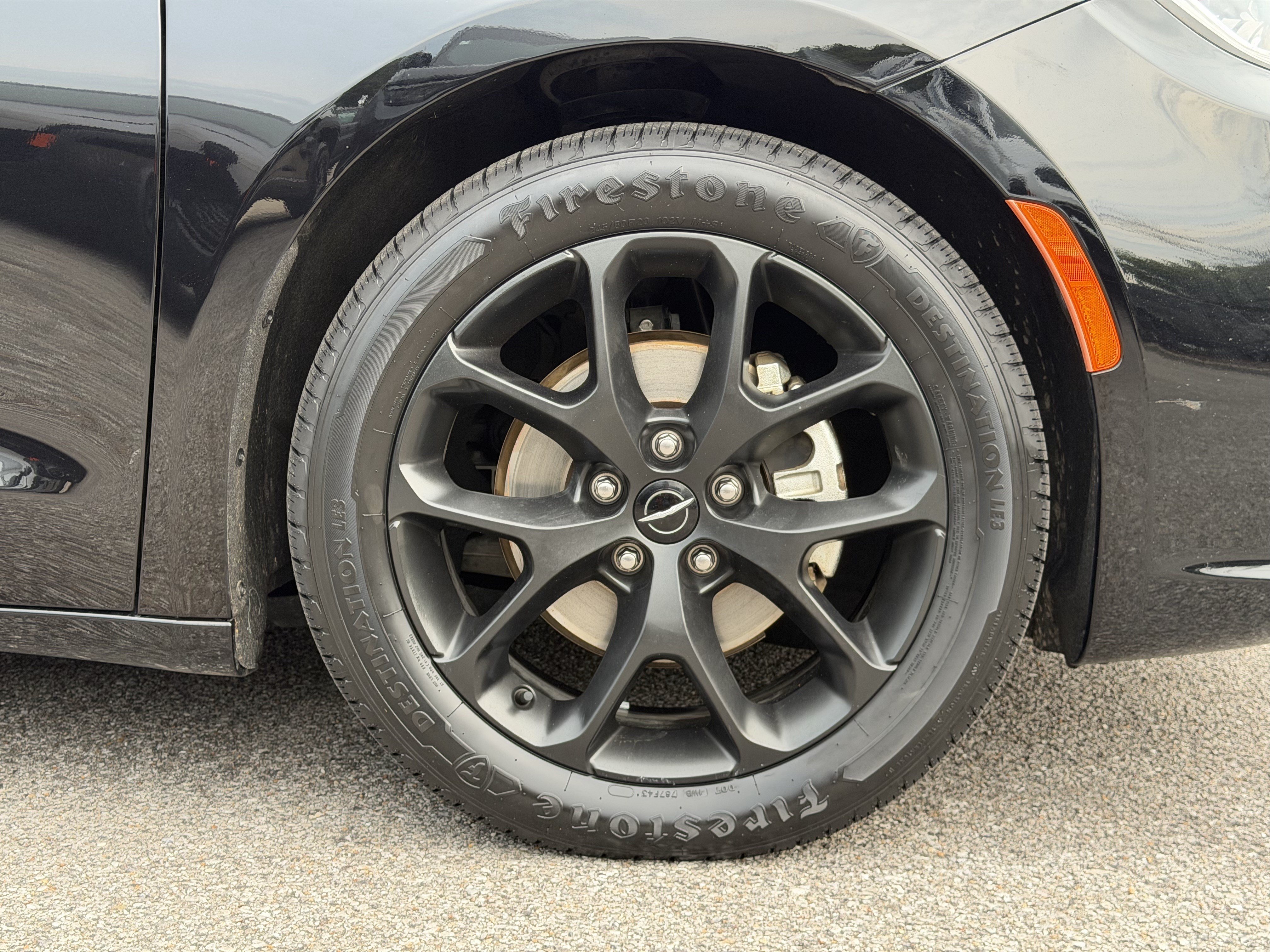 Used 2025 Chrysler Pacifica Limited FWD image 13