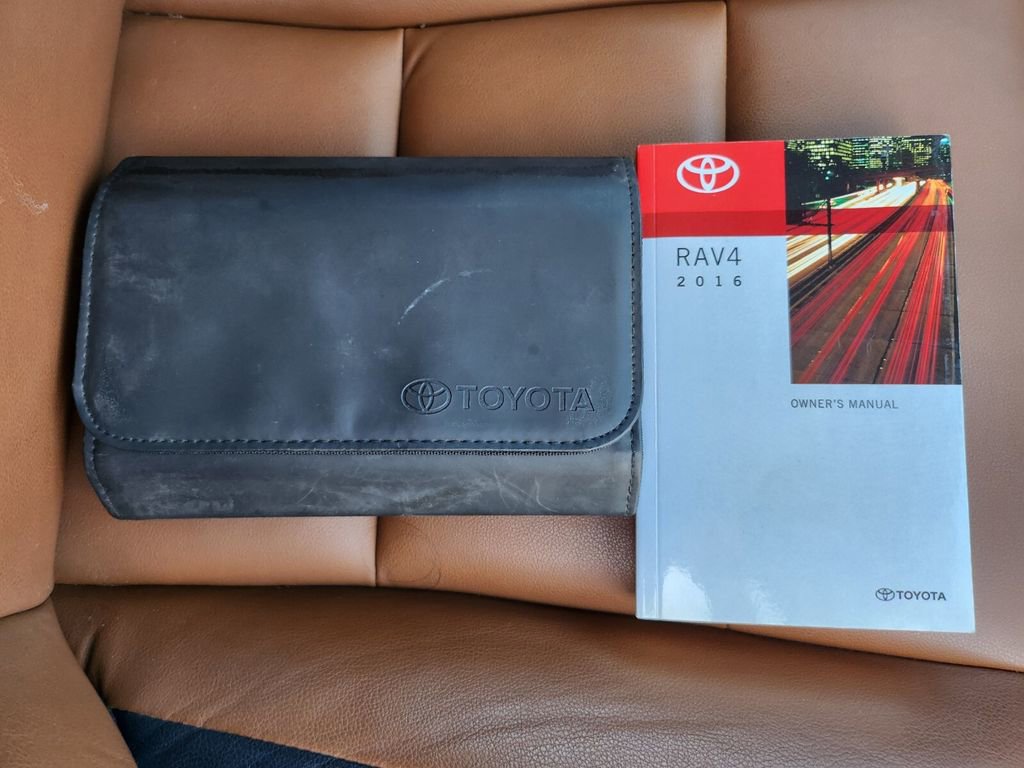 Used 2016 Toyota RAV4 Limited image 36
