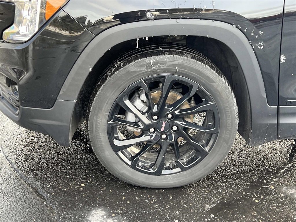 Used 2024 GMC Terrain SLT w/ Elevation Edition image 9