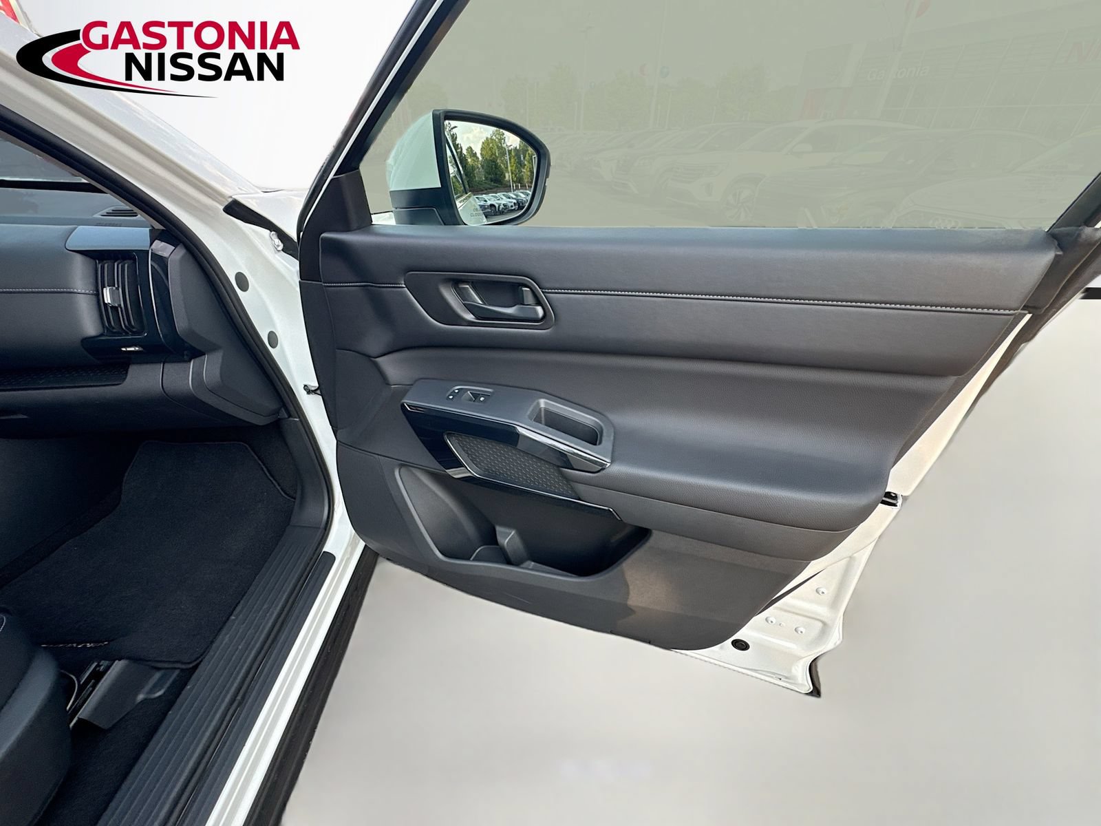 Used 2024 Nissan Pathfinder SV AWD/4WD image 42
