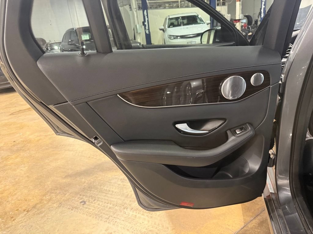 Used 2016 Mercedes-Benz GLC 300 4MATIC image 23