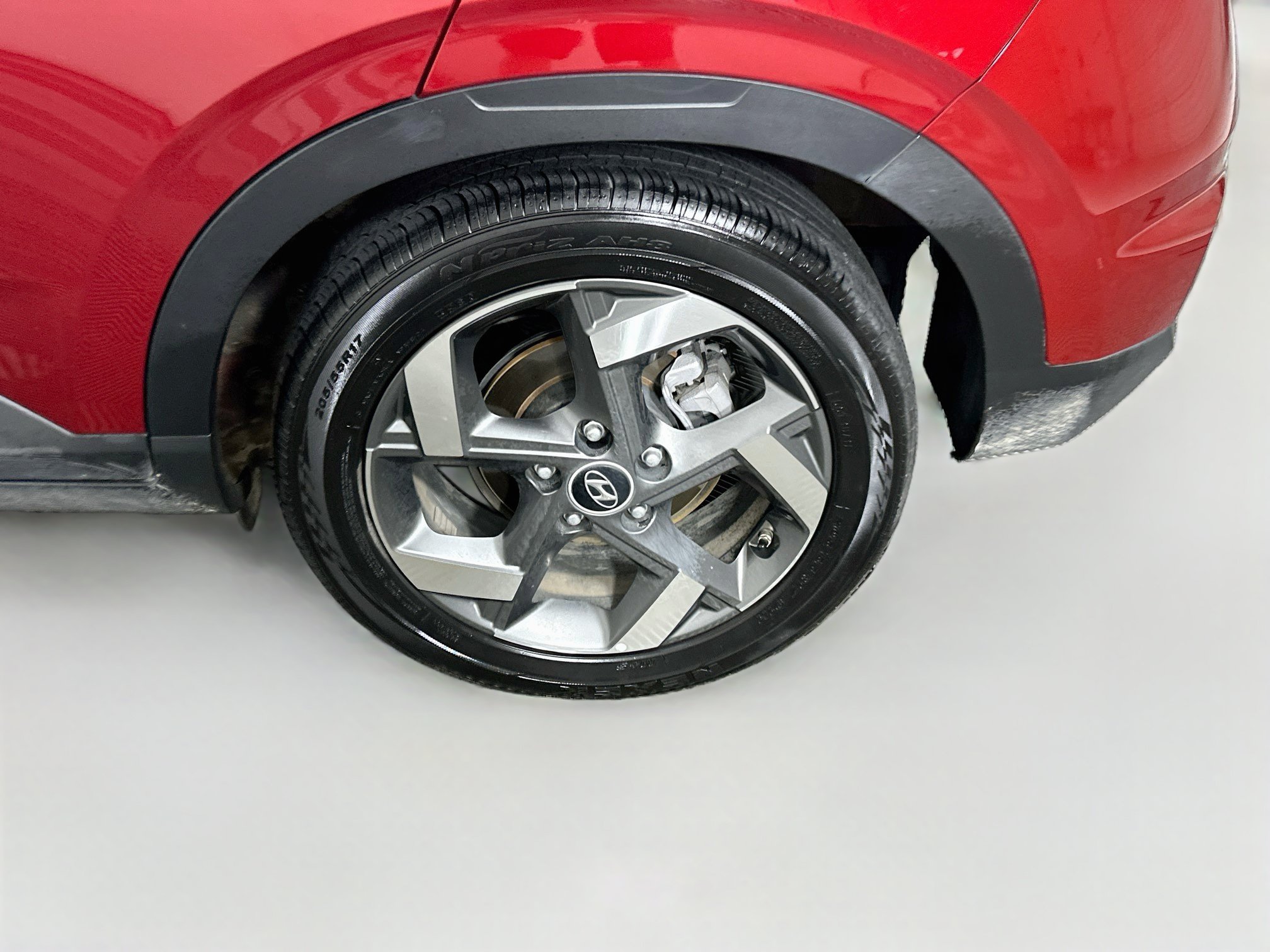 Used 2025 Hyundai Venue SEL FWD image 11